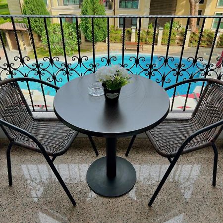 Family Hotel Paradise 산콘스탄틴앤헬레나 외부 사진