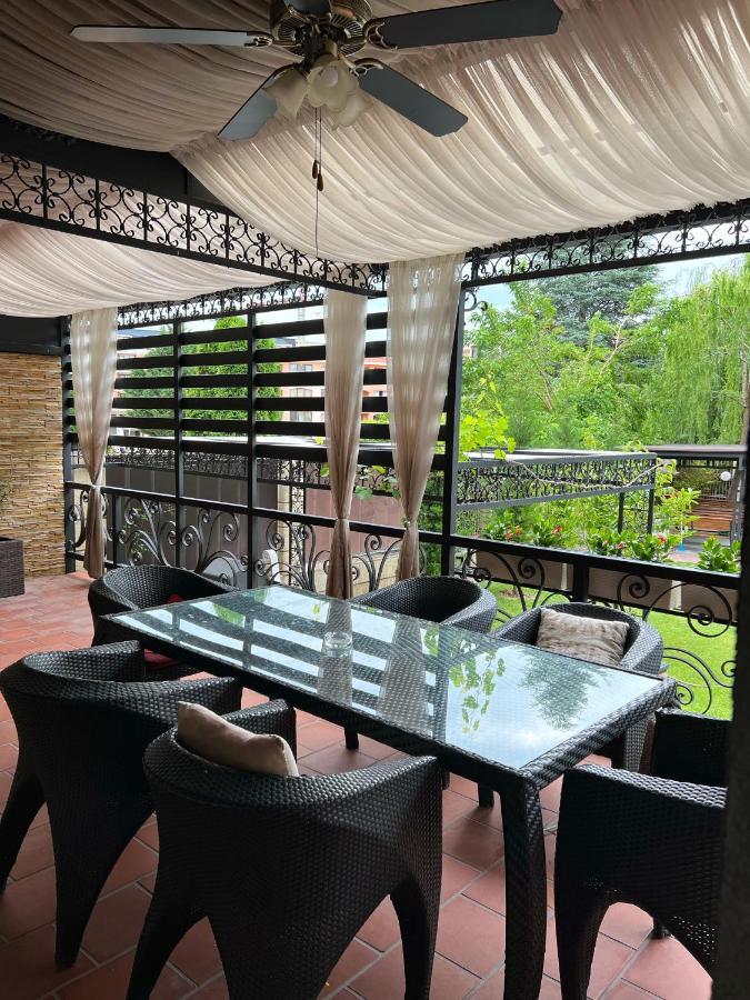 Family Hotel Paradise 산콘스탄틴앤헬레나 외부 사진