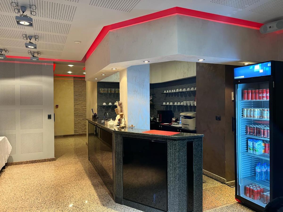 Family Hotel Paradise 산콘스탄틴앤헬레나 외부 사진