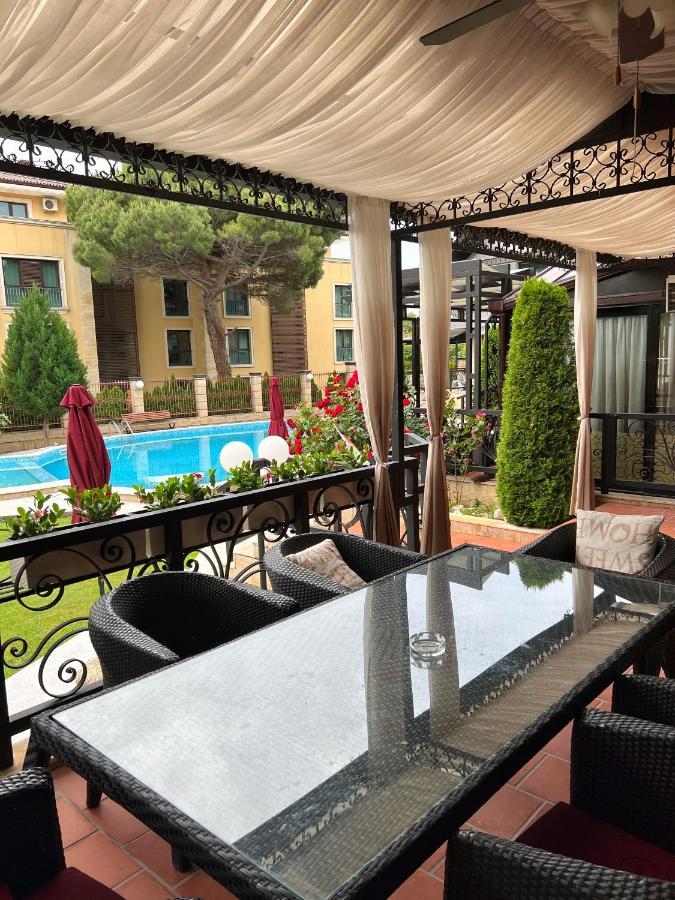 Family Hotel Paradise 산콘스탄틴앤헬레나 외부 사진