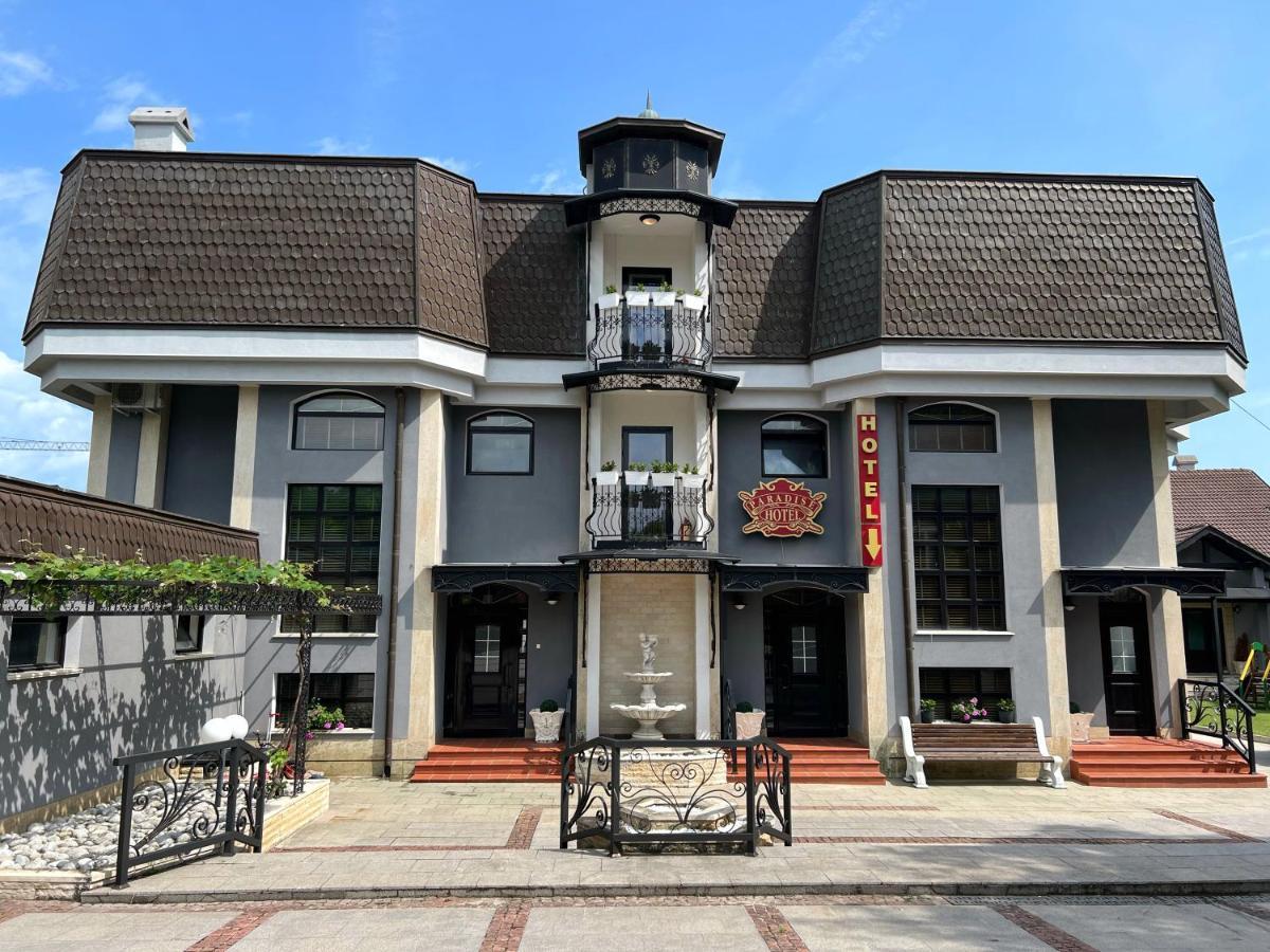 Family Hotel Paradise 산콘스탄틴앤헬레나 외부 사진