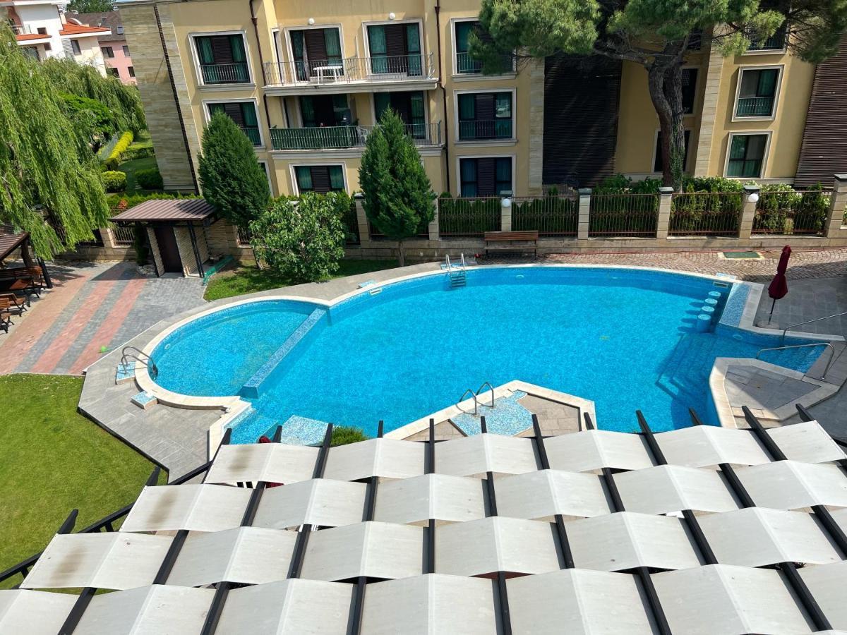 Family Hotel Paradise 산콘스탄틴앤헬레나 외부 사진