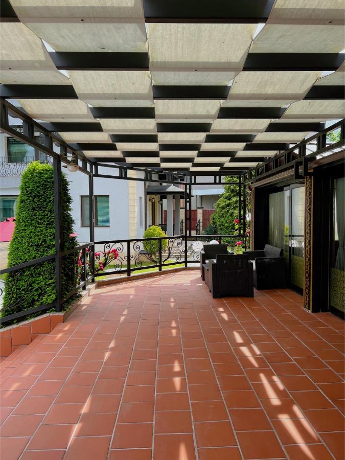 Family Hotel Paradise 산콘스탄틴앤헬레나 외부 사진