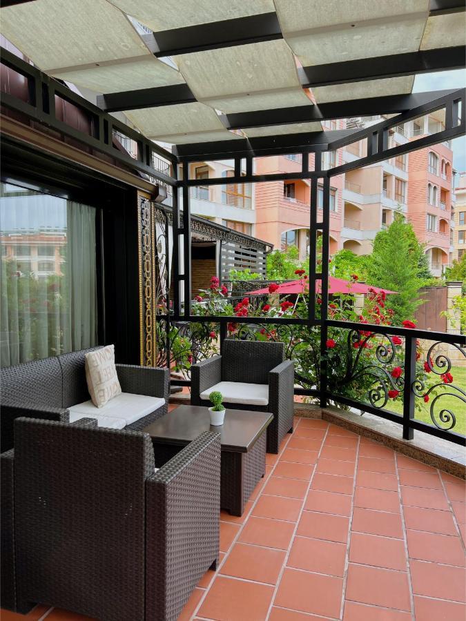 Family Hotel Paradise 산콘스탄틴앤헬레나 외부 사진