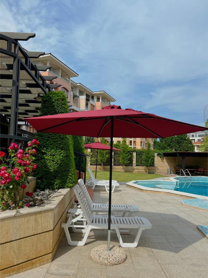 Family Hotel Paradise 산콘스탄틴앤헬레나 외부 사진