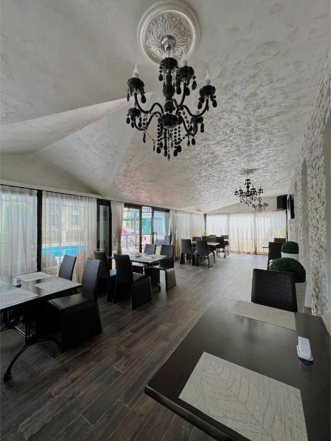 Family Hotel Paradise 산콘스탄틴앤헬레나 외부 사진