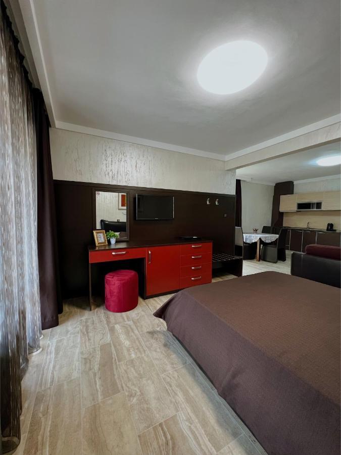 Family Hotel Paradise 산콘스탄틴앤헬레나 외부 사진