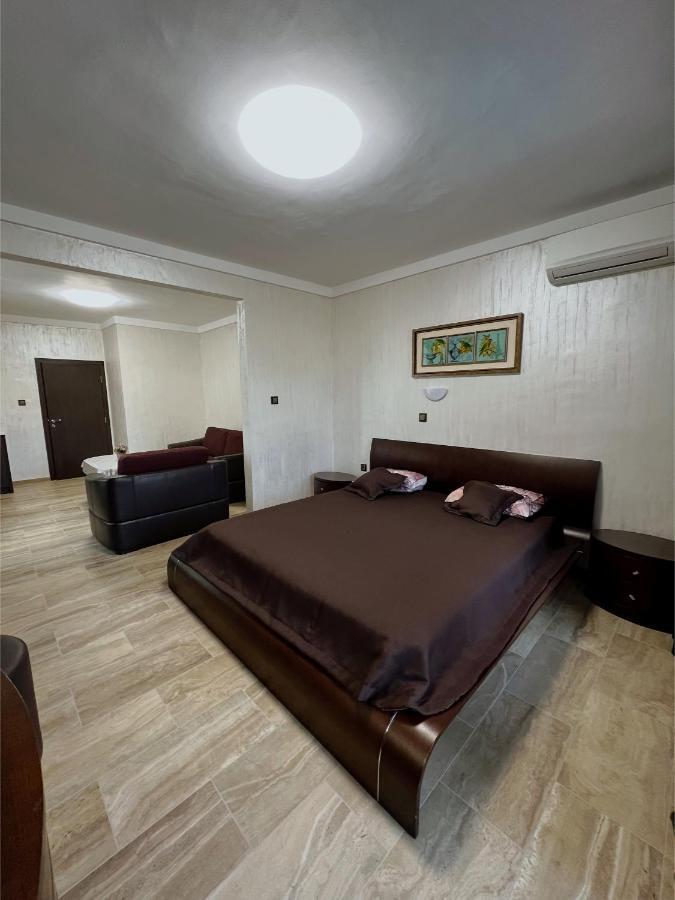 Family Hotel Paradise 산콘스탄틴앤헬레나 외부 사진