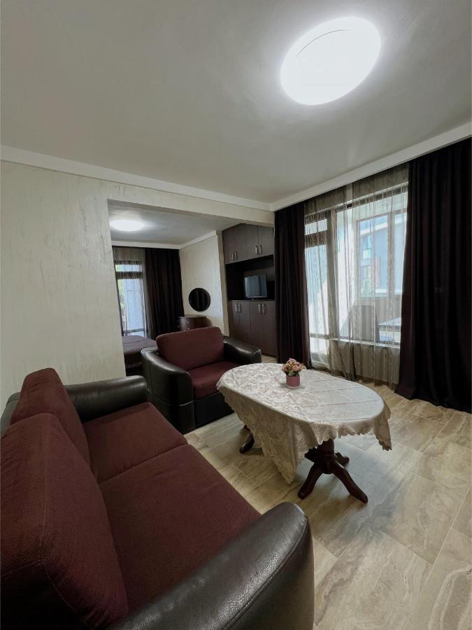 Family Hotel Paradise 산콘스탄틴앤헬레나 외부 사진