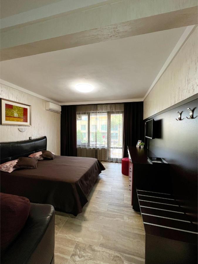 Family Hotel Paradise 산콘스탄틴앤헬레나 외부 사진