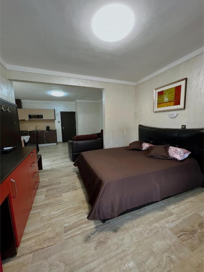 Family Hotel Paradise 산콘스탄틴앤헬레나 외부 사진
