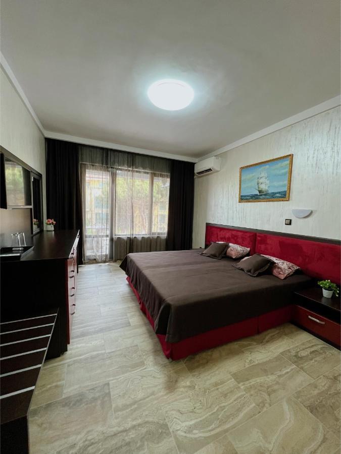 Family Hotel Paradise 산콘스탄틴앤헬레나 외부 사진