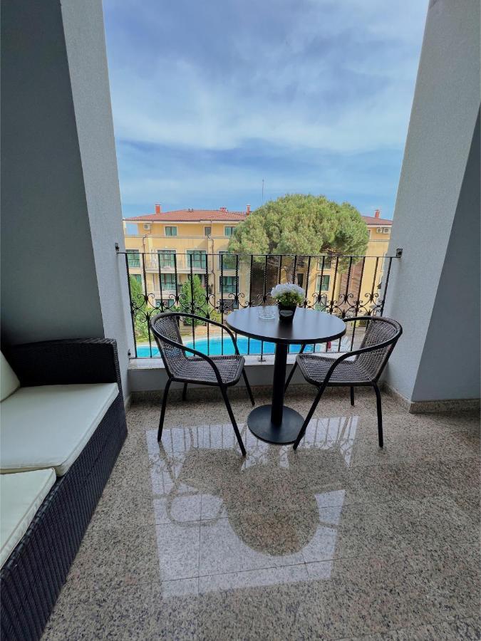 Family Hotel Paradise 산콘스탄틴앤헬레나 외부 사진