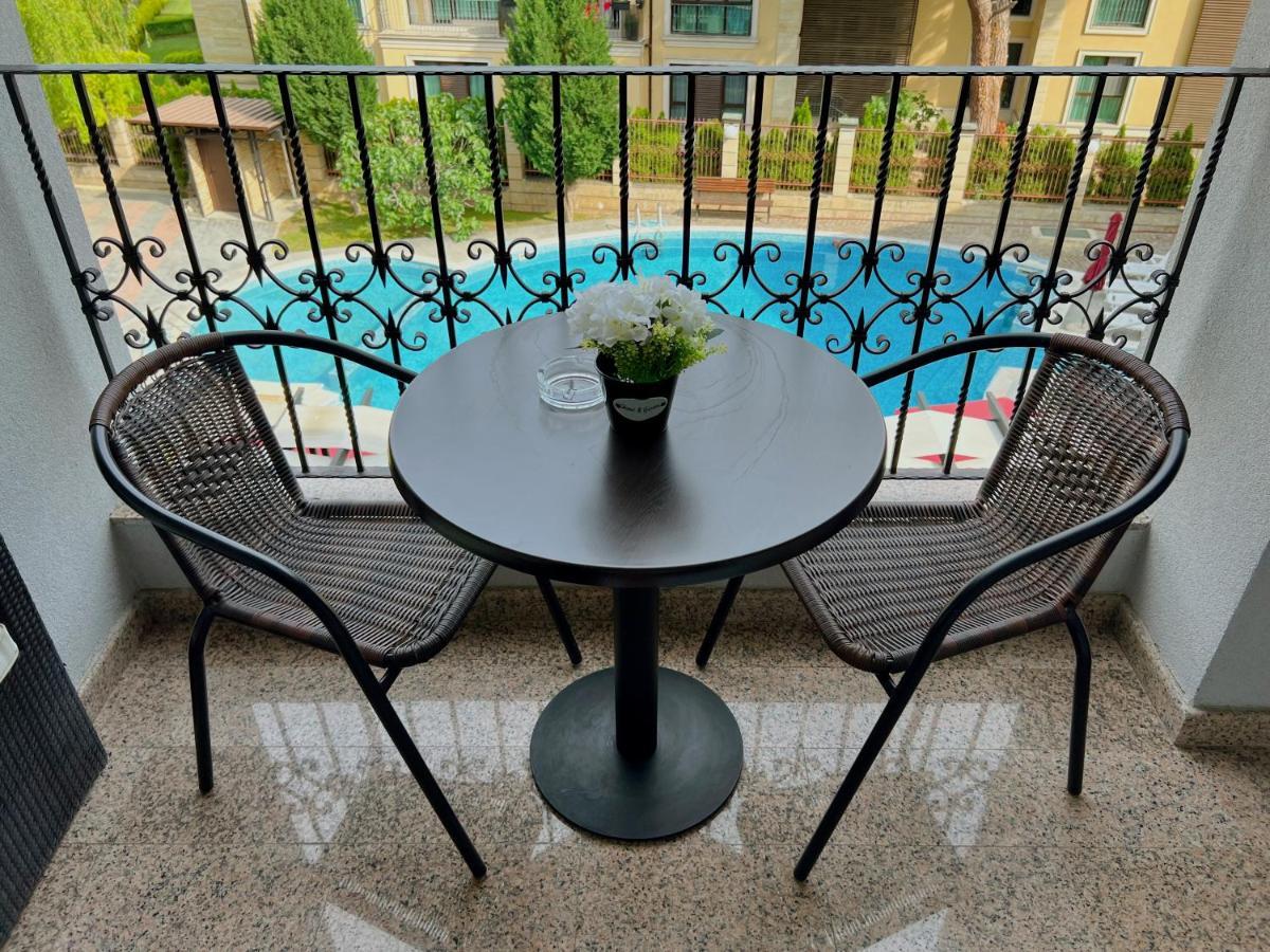 Family Hotel Paradise 산콘스탄틴앤헬레나 외부 사진