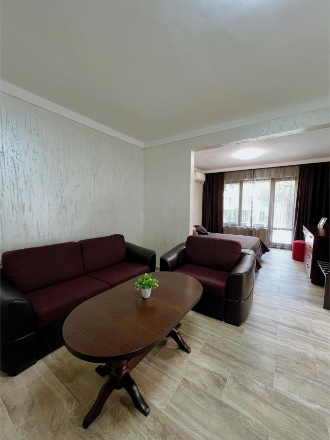 Family Hotel Paradise 산콘스탄틴앤헬레나 외부 사진